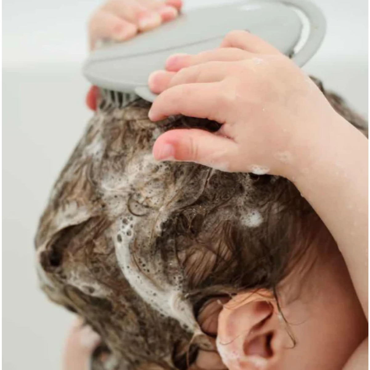 Haakaa Silicone Shampoo Brush - BATHTIME &amp; CHANGING - GROOMING/HYGIENE/COSMETICS