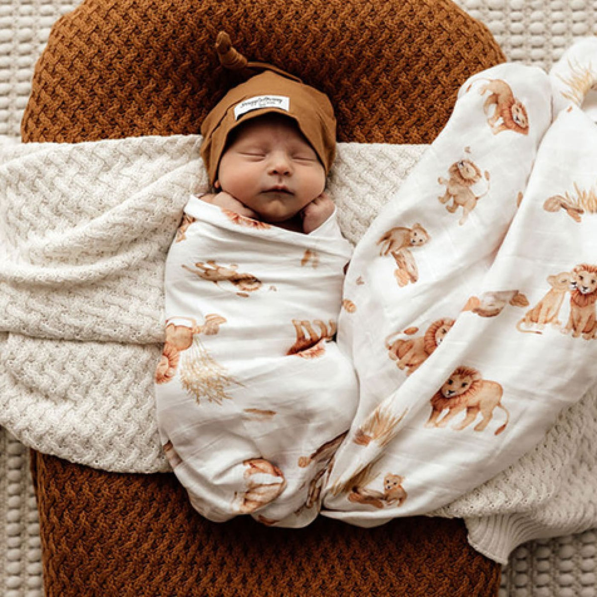 Snuggle Hunny Kids Snuggle Organic Muslin Wrap - Lion - Lion - NURSERY &amp; BEDTIME - SWADDLES/WRAPS